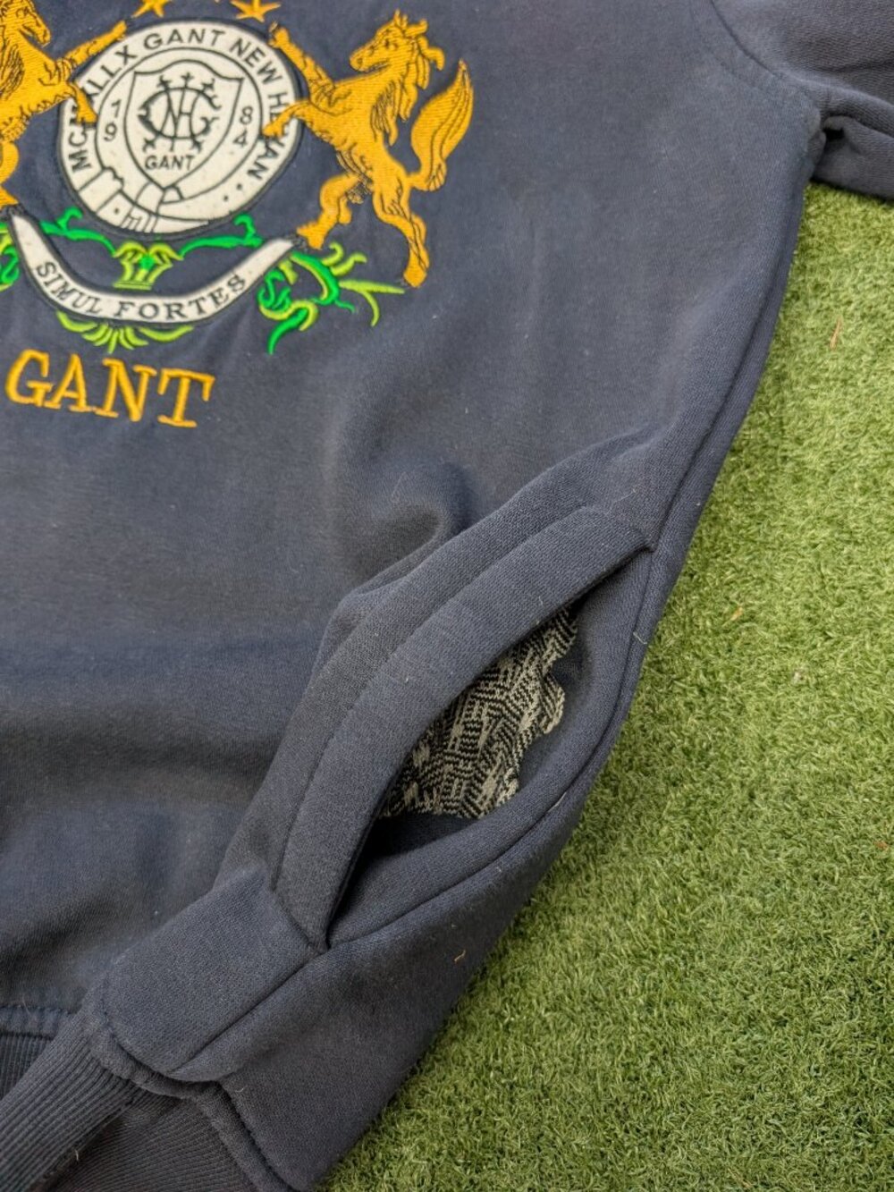 Vintage Gant McNally Crest Embroidered Crewneck Sweatshirt Navy Womens Large - Picture 4 of 7